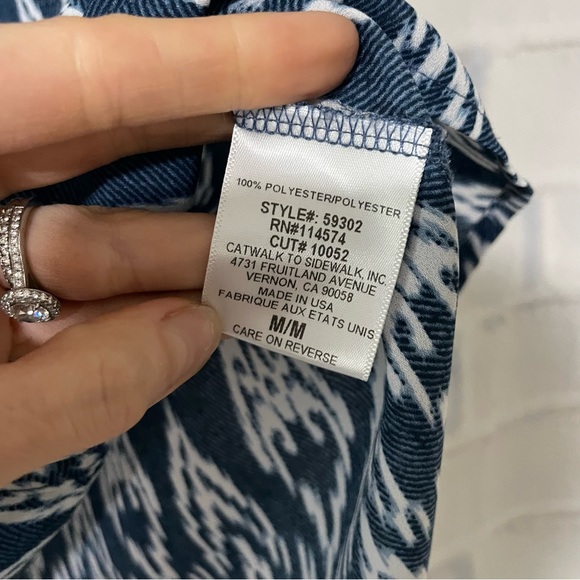 Pleione | V-Neck Geometric Print Cap Sleeve Blouse - Picture 5 of 6